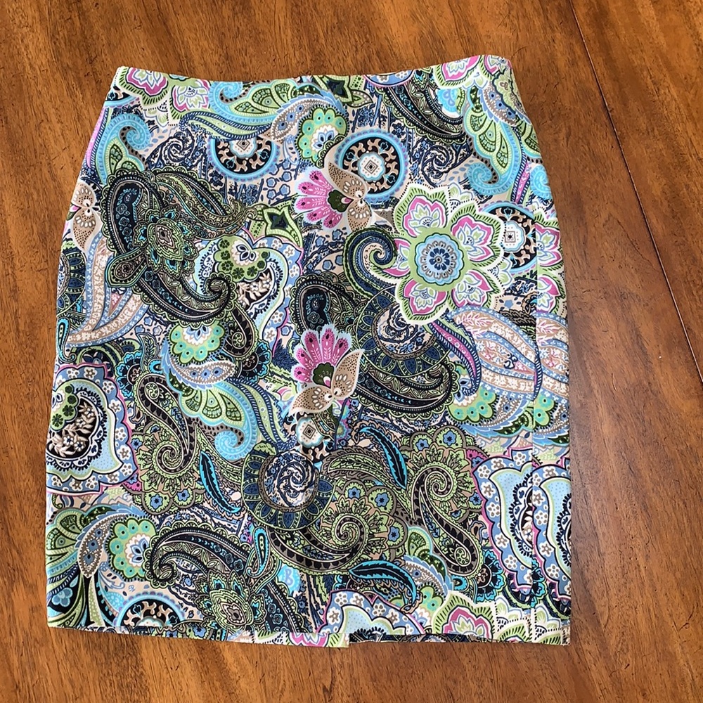 EUC Knee-length Talbots skirt 10 petite Paisleys